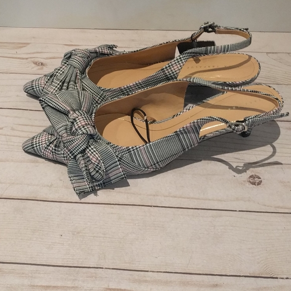 Beautiful sandals by Zara🌸🌸🌸🌸 - Picture 3 of 10